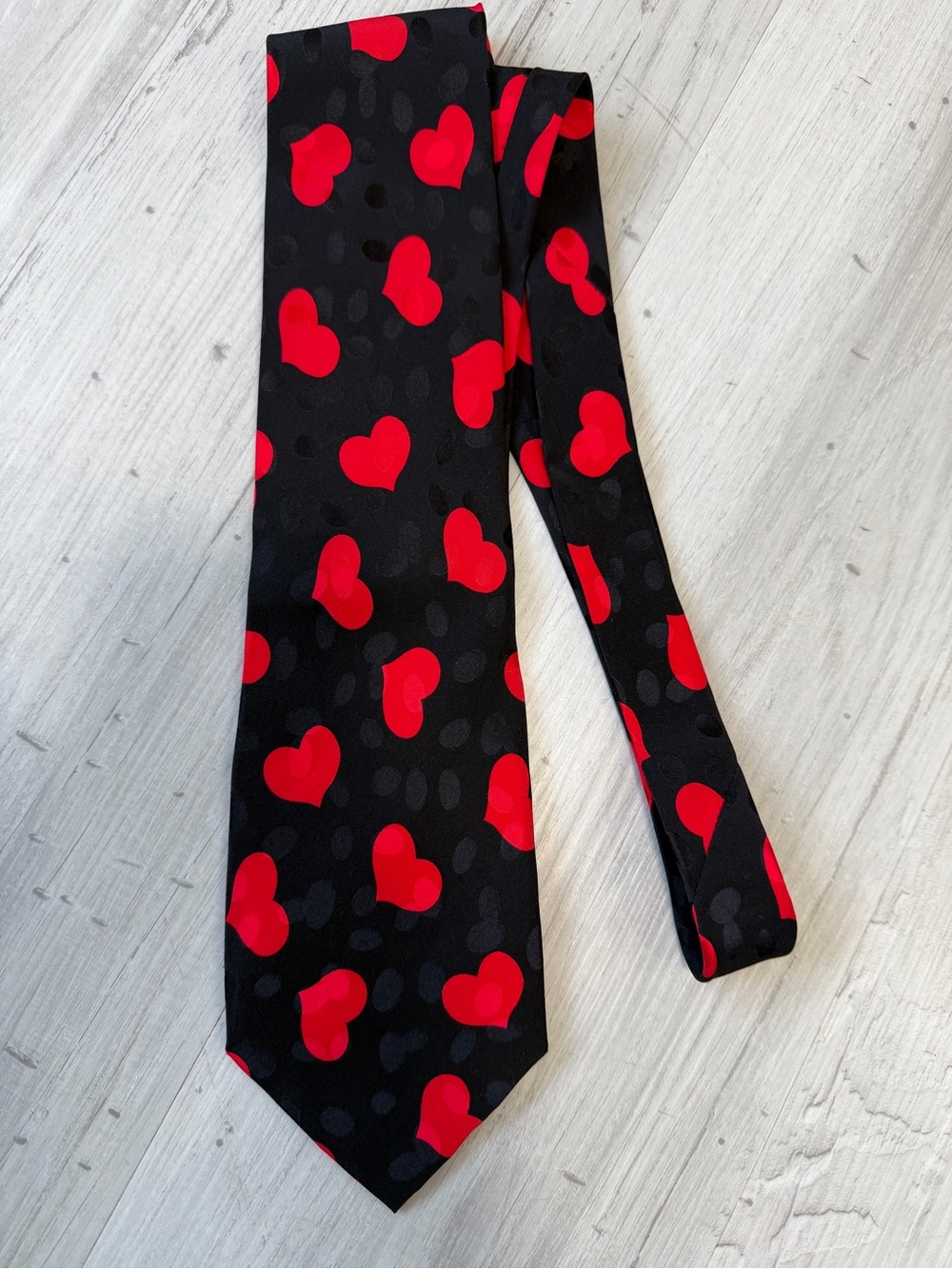 Addiction Black Tie with Red Heart Print